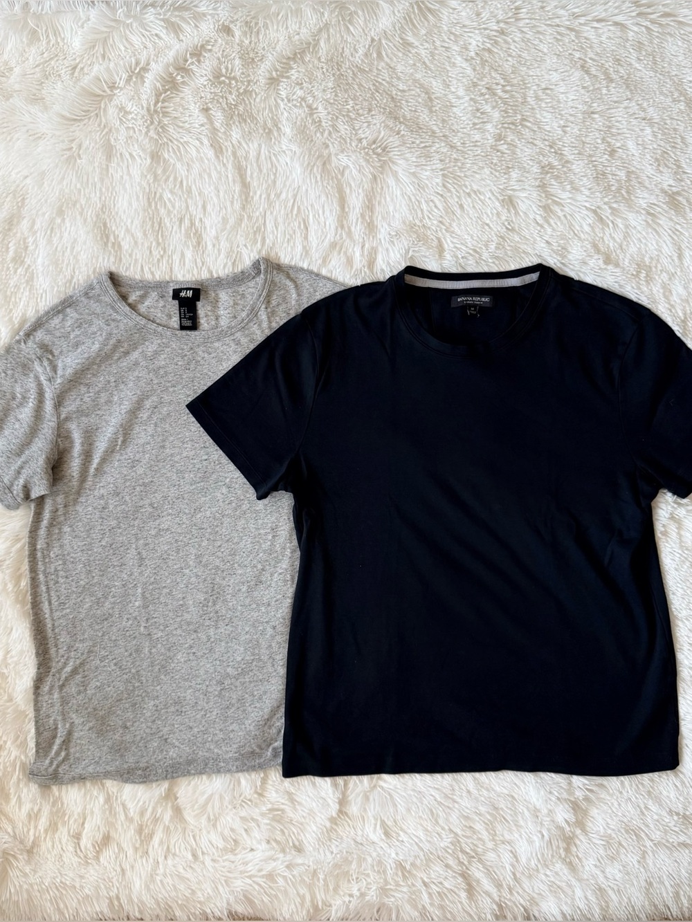 Banana Republic Men's Classic Crew Neck Tees in Navy and Heather Gray